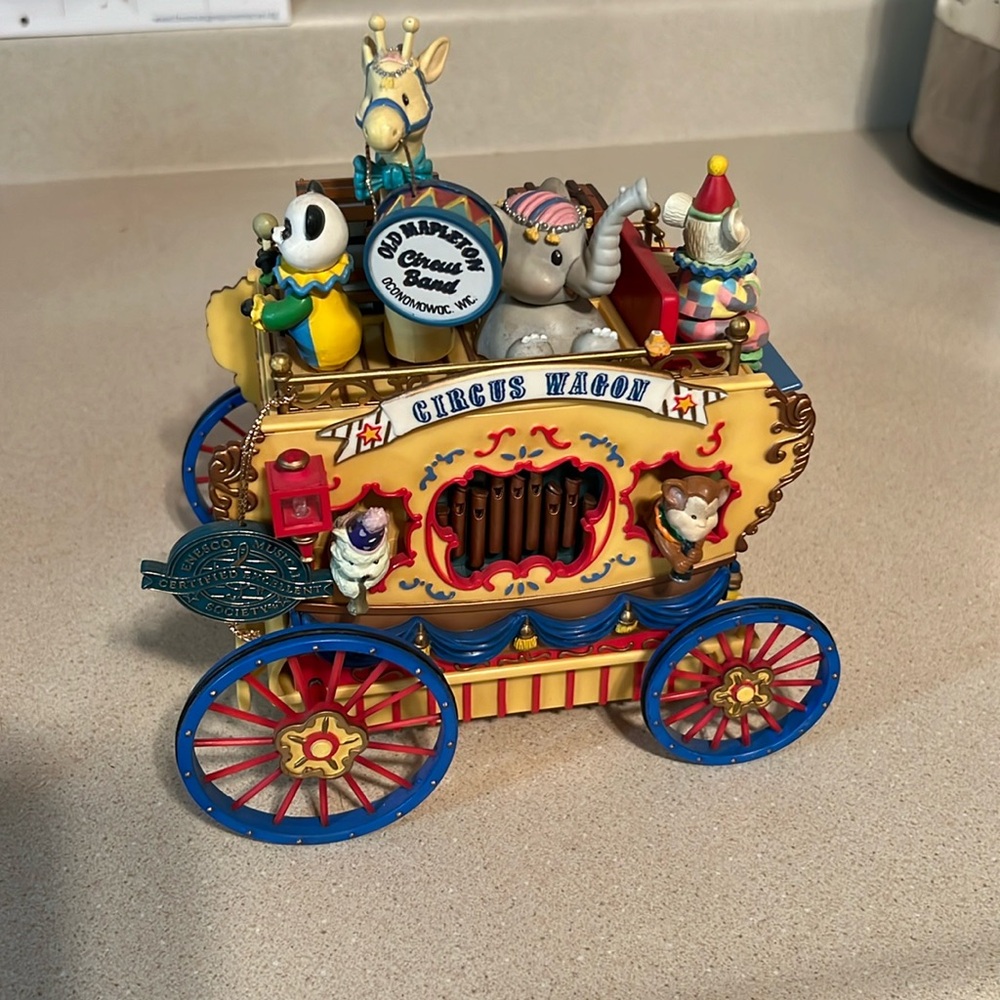 Enesco Workin' For Peanuts Lighted Action Musical Circus Wagon